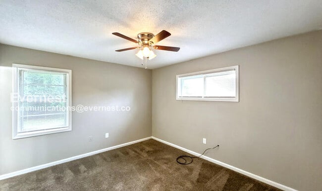 Building Photo - 7031 Saddlebrook Dr