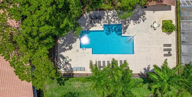 Building Photo - 5530 Coach House Cir