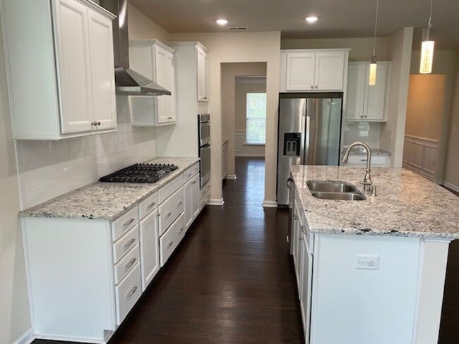 Building Photo - 439 Parlier Dr