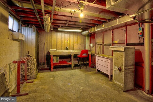 Building Photo - 117 E Vine St