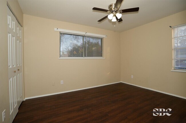 Building Photo - BIG HOME IN GARDEN VALLEY AREA OF SHREVEPORT