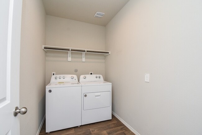 Building Photo - 40530 Birch Shadows Ct