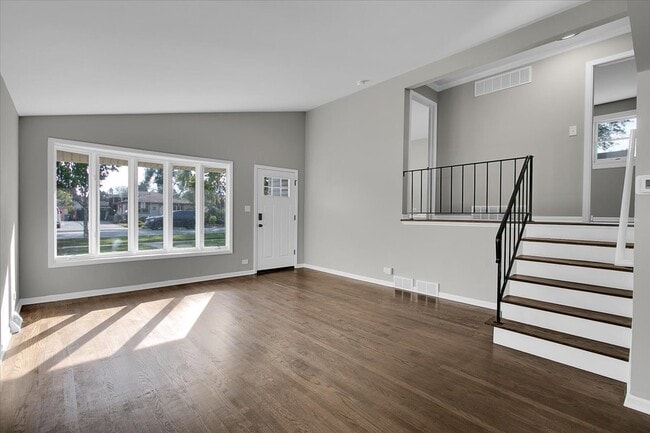 Building Photo - 329 E Jefferson St