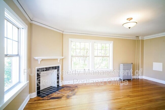 Building Photo - 709 SW 16th Ave