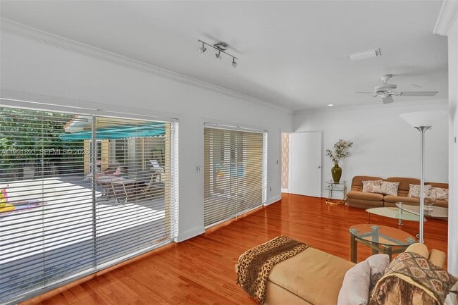 Building Photo - 3920 Monserrate St