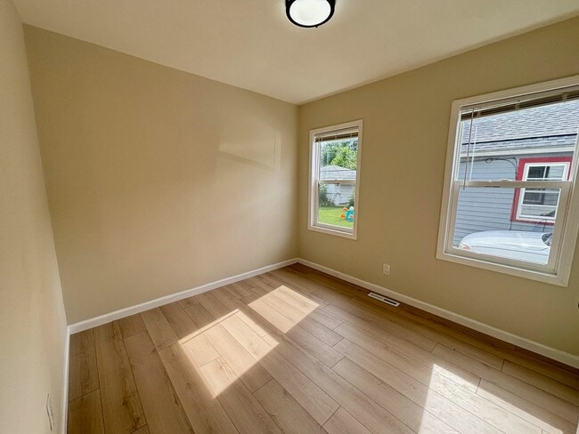 Building Photo - 8672 Hudson Ave