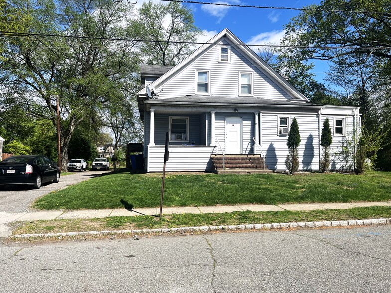 Building Photo - 251 Maple Ave