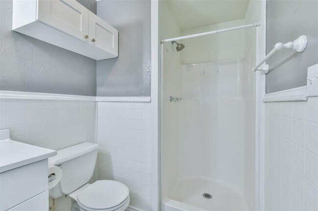 Building Photo - 23807 Red Oak Dr