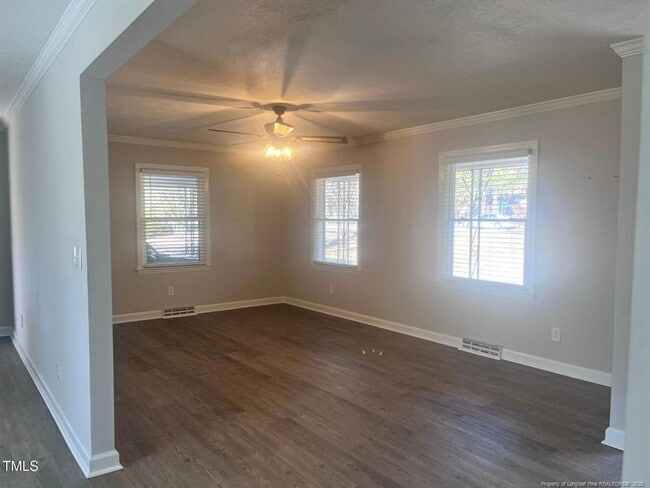 Building Photo - 3 Bedroom 2 Bath for Rent - Call/Text 910-...