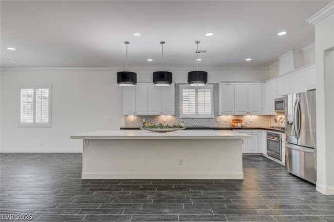 Building Photo - 933 Everest Peak Ave