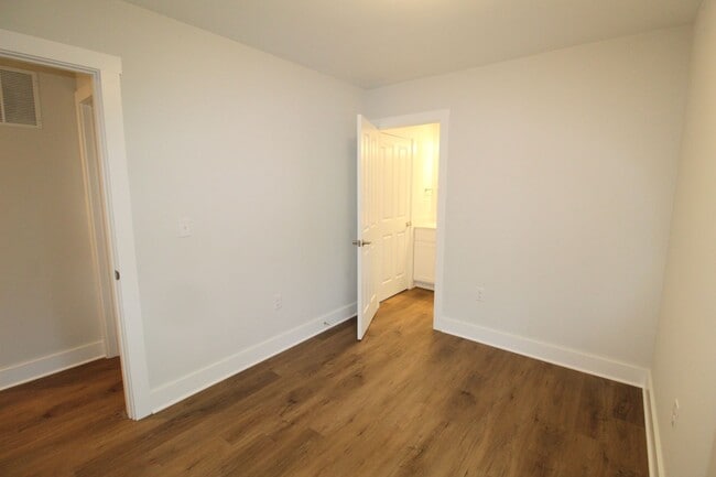 Building Photo - Lease assignment