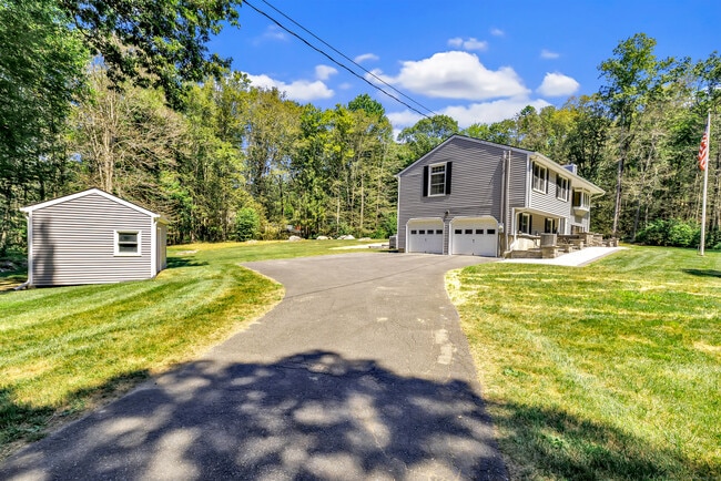 Building Photo - 21 Greenbriar Rd