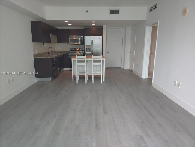 Building Photo - 950 Brickell Bay Dr