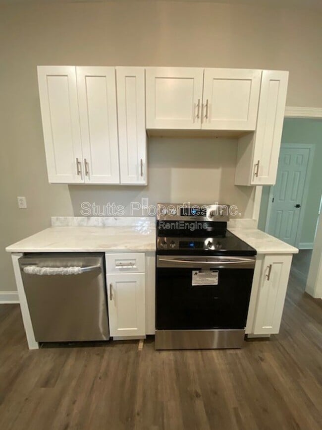 Building Photo - 602 E Mobile St