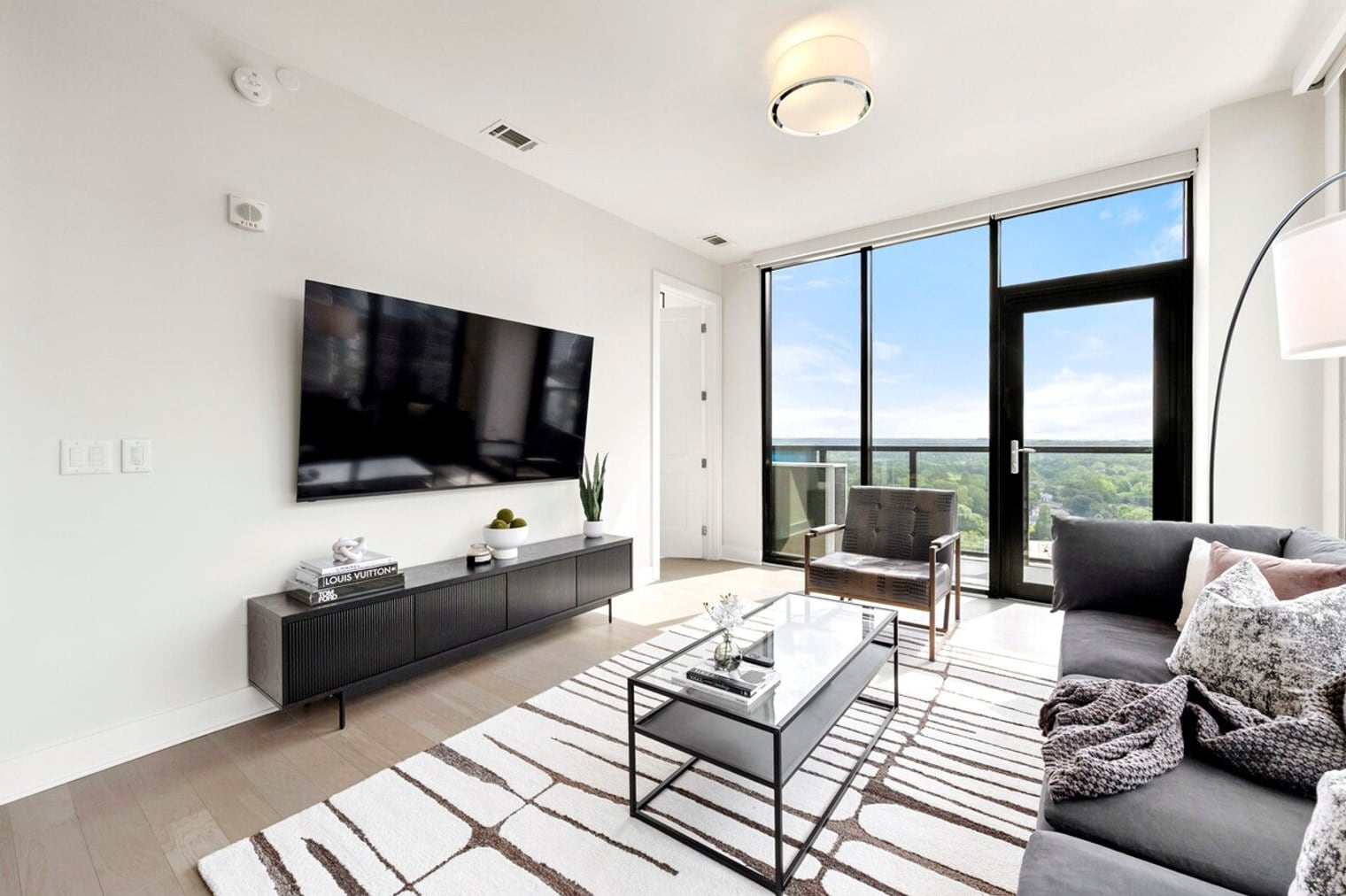 Building Photo - 1400 W Peachtree St NE