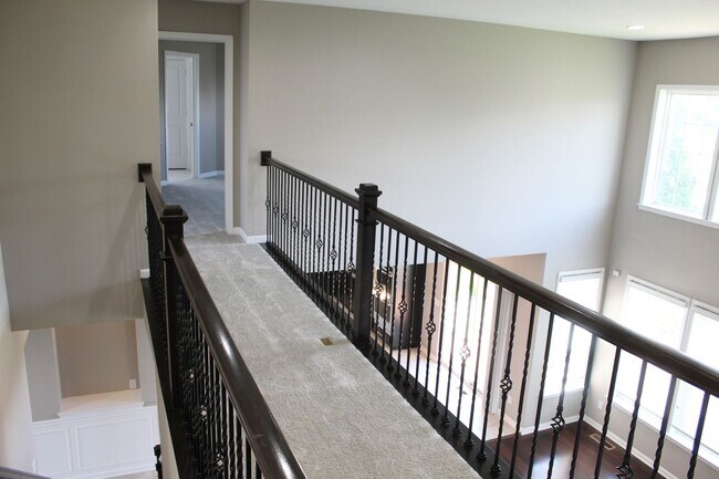 Building Photo - Absolutely Gorgeous 5 BR Estate Home in Br...