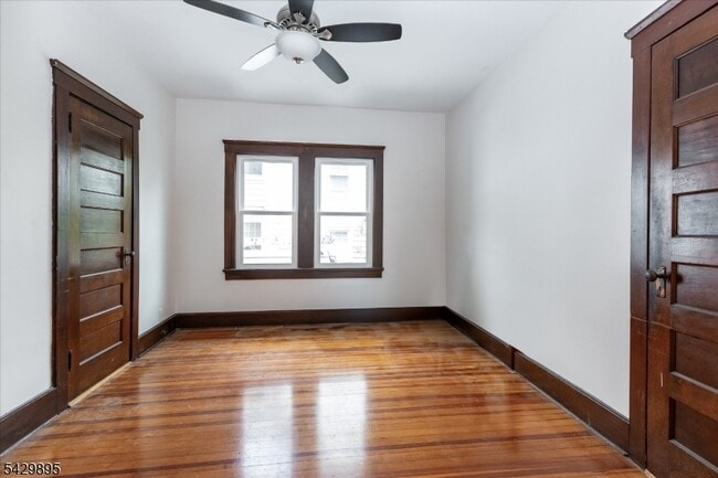 Building Photo - 56 Walnut Crescent