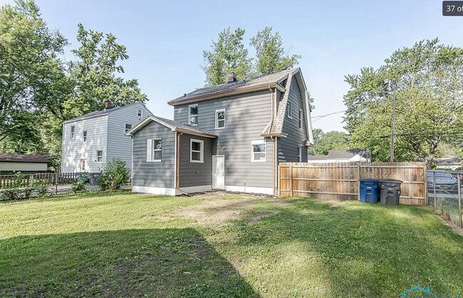 Building Photo - 2242 Vaness Dr
