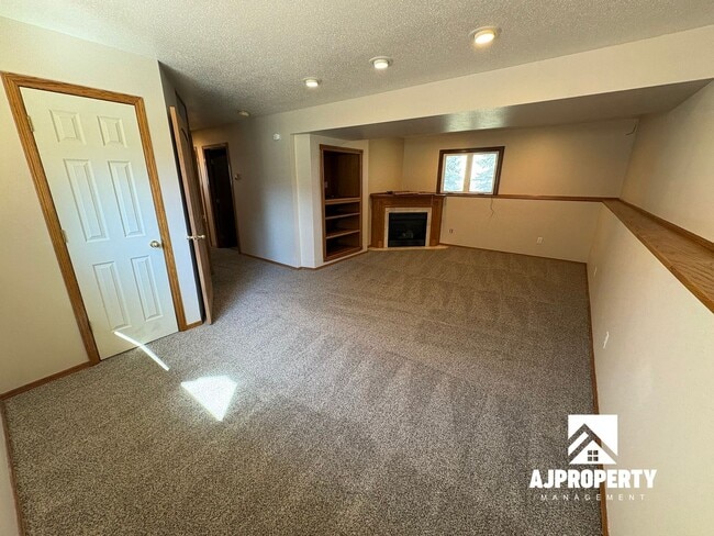 Building Photo - 2208 S Larch Ave