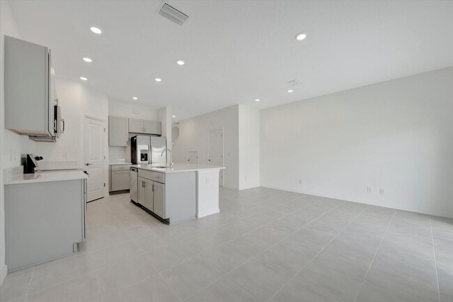 Building Photo - New - Never Lived In Townhome - Lakewood R...