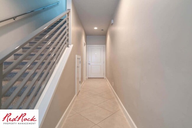 Building Photo - Spacious 4 Bedroom, 2.5 Bathroom Centrally...