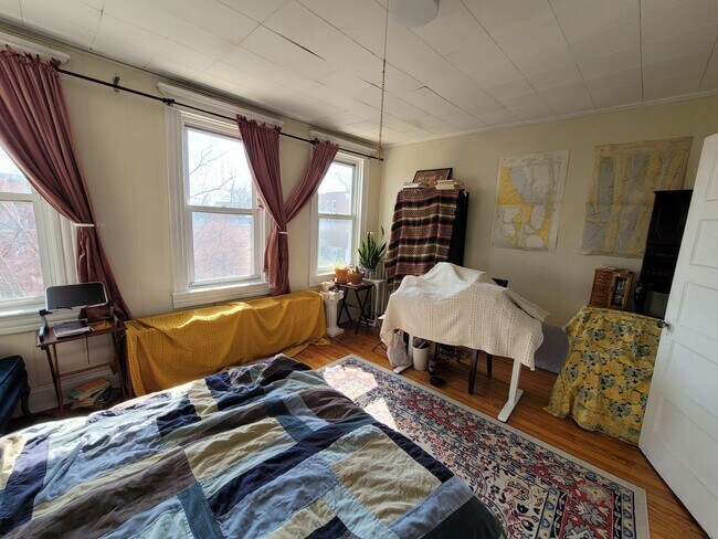 Building Photo - 3006 Guilford Ave