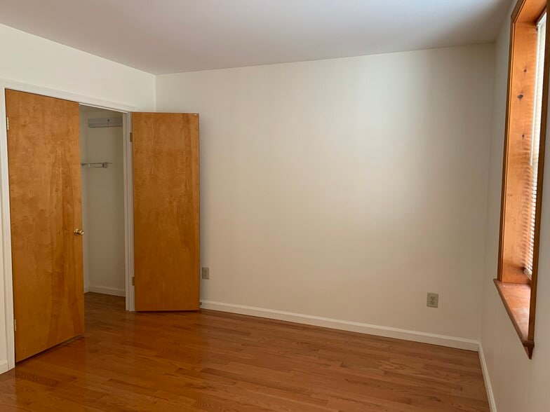 3rd floor bedroom #2 - 1229 Wood St