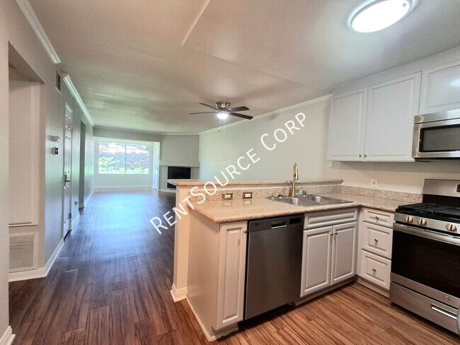 Building Photo - 5525 Canoga Ave