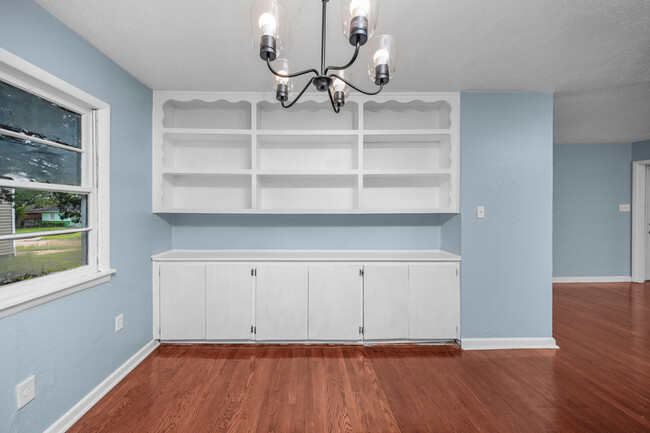 Building Photo - 2411 NW 35th St
