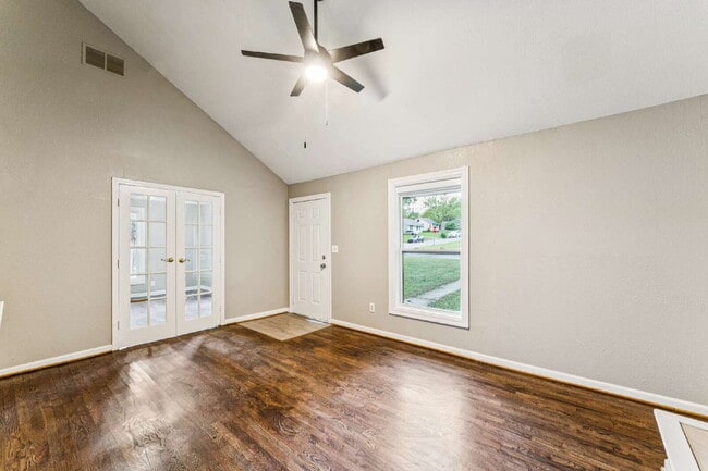 Building Photo - Charming 2 Bedroom, 2 Bath with Extra Loft Space Available Now!