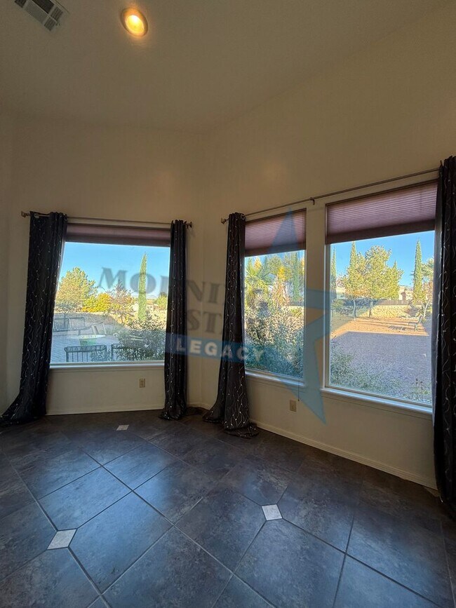 Building Photo - 4 bedroom, 4 bath house - Must see landscaping!