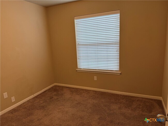 Building Photo - 8016 Bridgepointe Dr