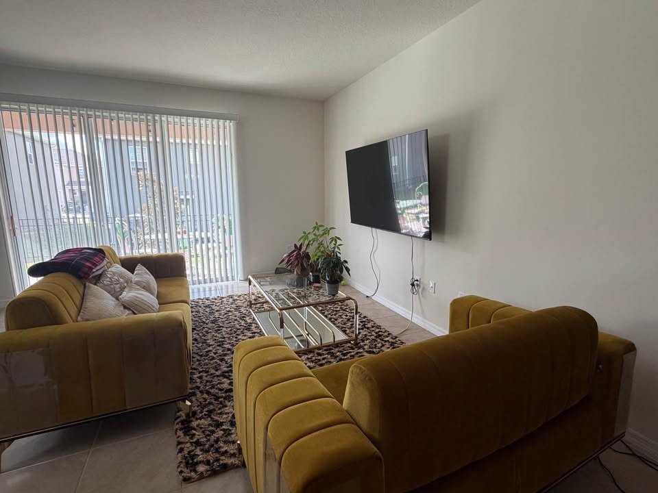 Building Photo - 1623 Thicket Ave