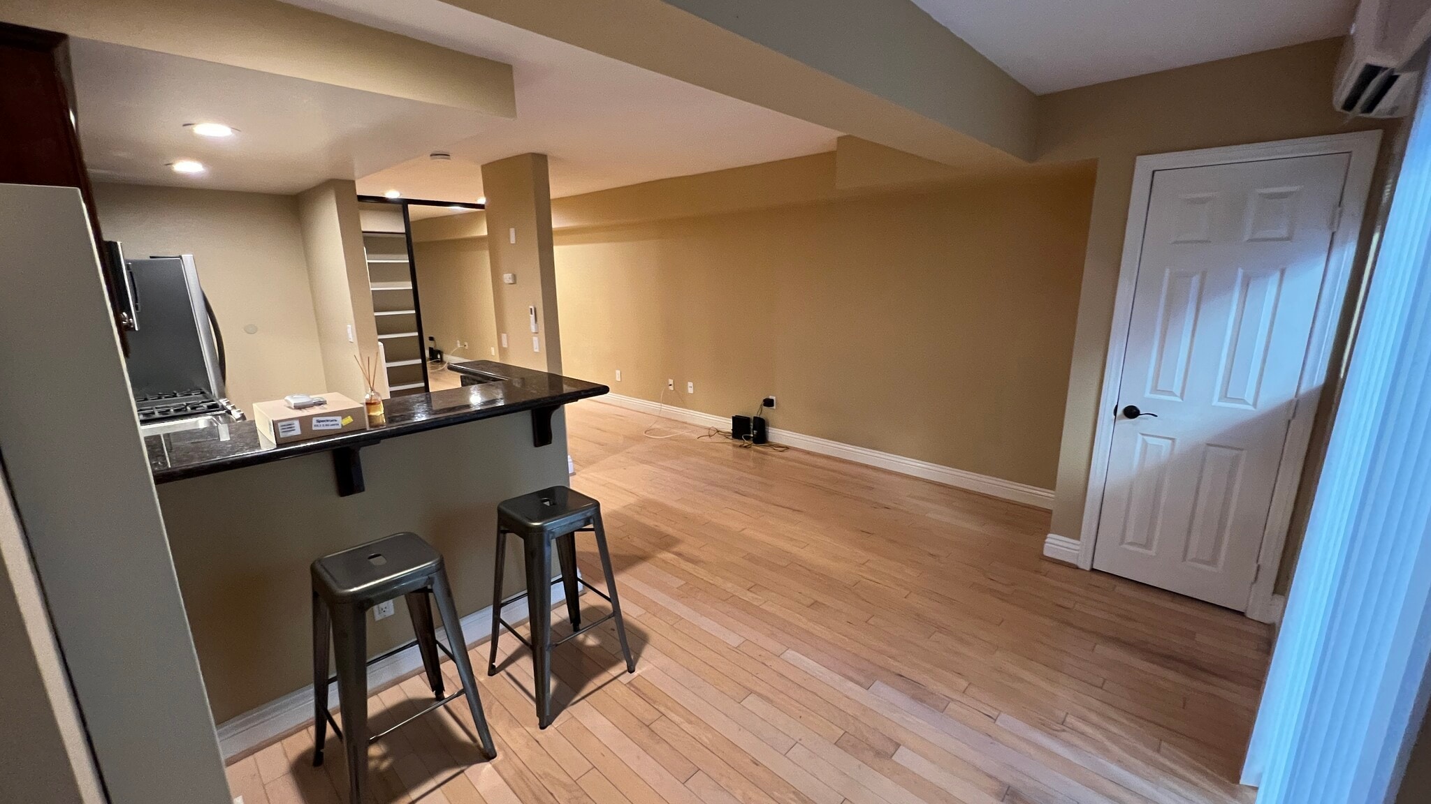 Building Photo - 3927 Nobel Dr