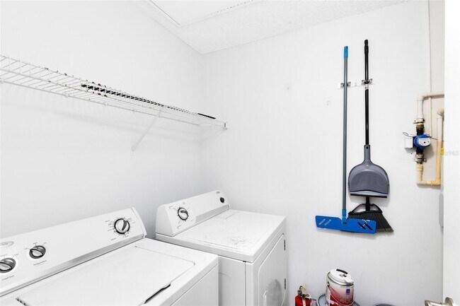 Building Photo - 2533 Grassy Point Dr