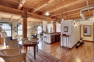 Building Photo - 400 N 1st St