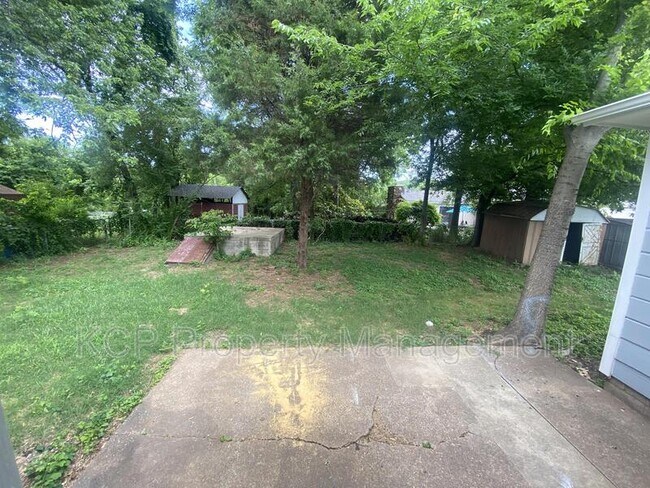 Building Photo - 2819 Phoenix Ave