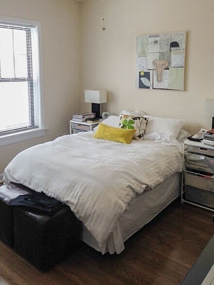 Building Photo - 1819 W Leland Ave