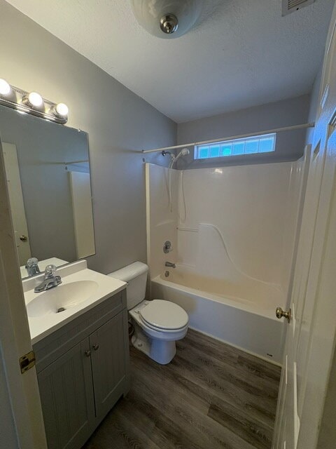 Building Photo - 104 Evergreen Dr