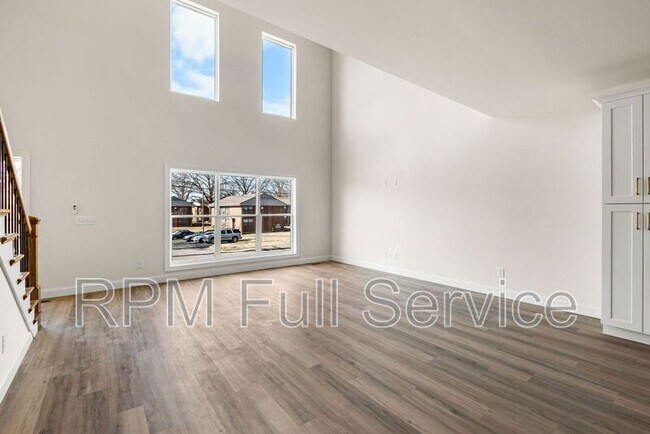 Building Photo - 2134 25th Ave N