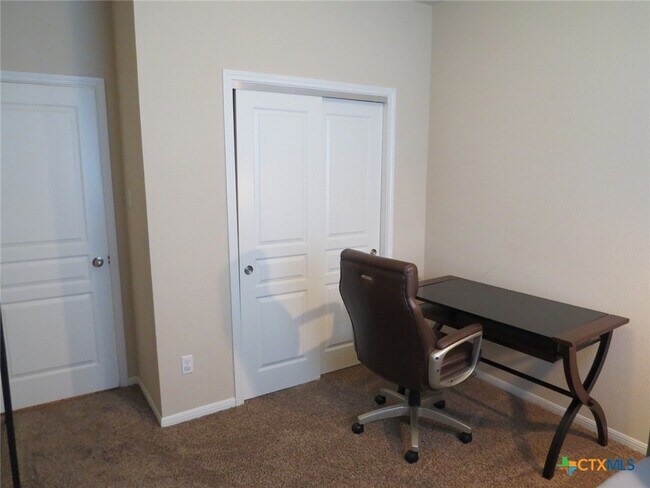 Building Photo - 5623 Blackstone Dr