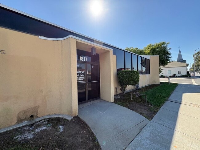 Building Photo - 1817 W Beverly Blvd
