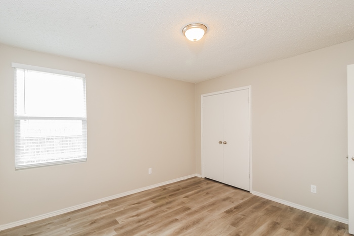 Building Photo - 16516 Woodside Dr