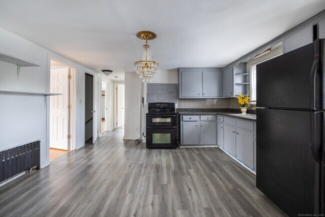 Building Photo - 436 Sedgewick Ave