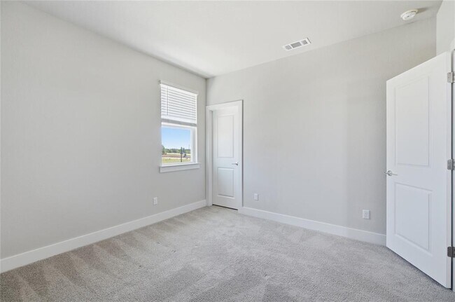 Building Photo - 135A Pinnacle Ln