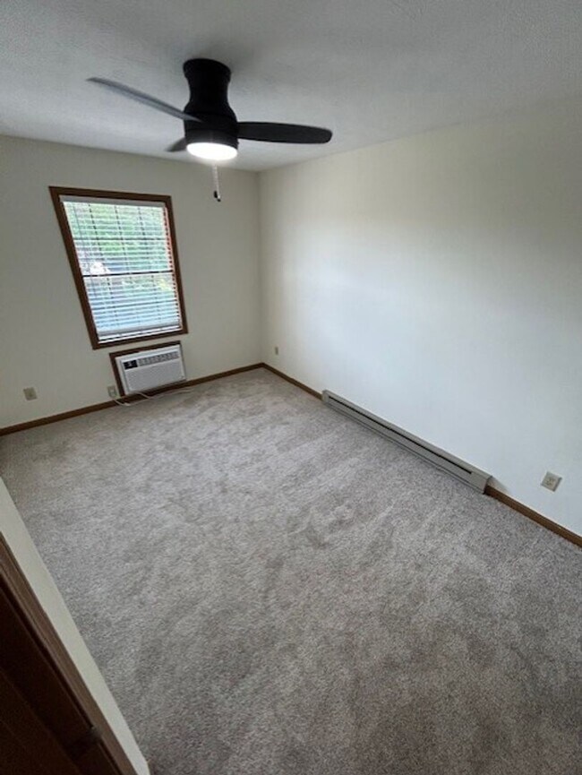 Building Photo - 2 Bedroom and 1.5 Bath Townhome - Troy, Ohio!!