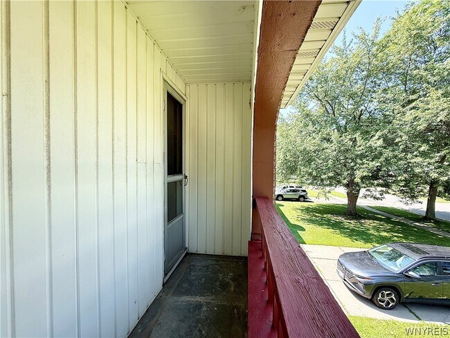 Building Photo - 90 E Summerset Ln