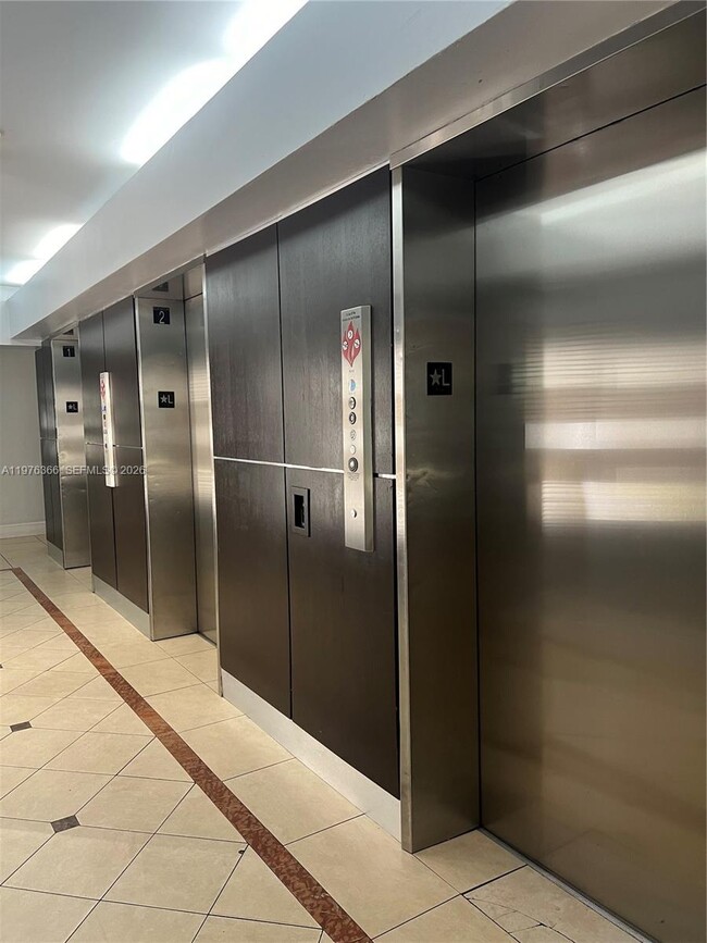 Building Photo - 850 N Miami Ave