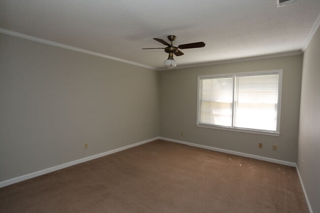 Building Photo - 3 Bedroom at Countryside