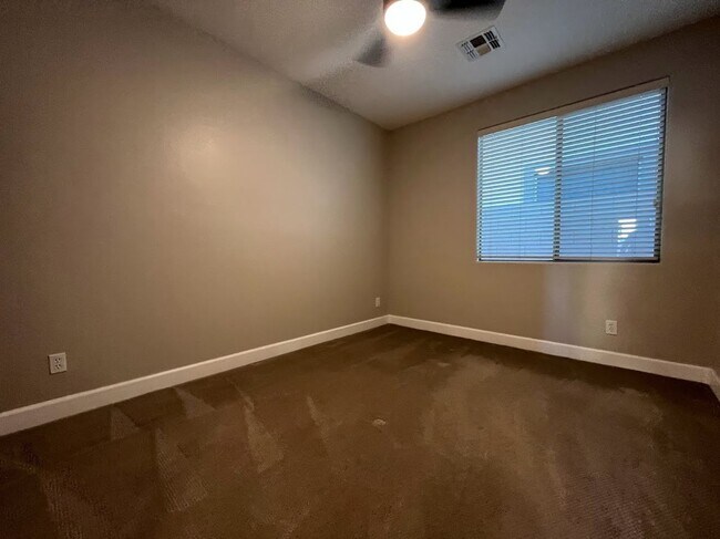 Building Photo - Cozy Cul De Sac house FOR RENT in a GREAT location